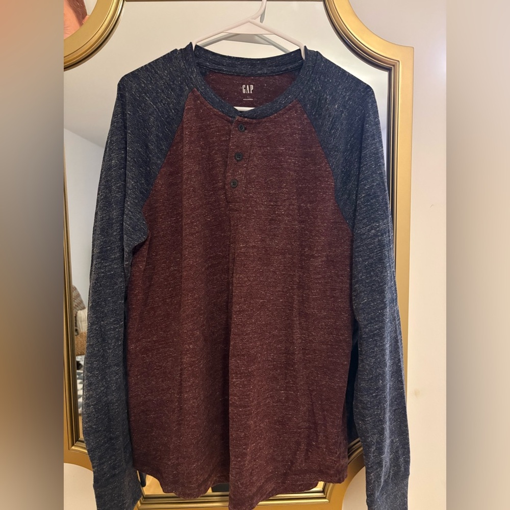GAP Men's Raglan Henley - Maroon Body with Navy Sleeves